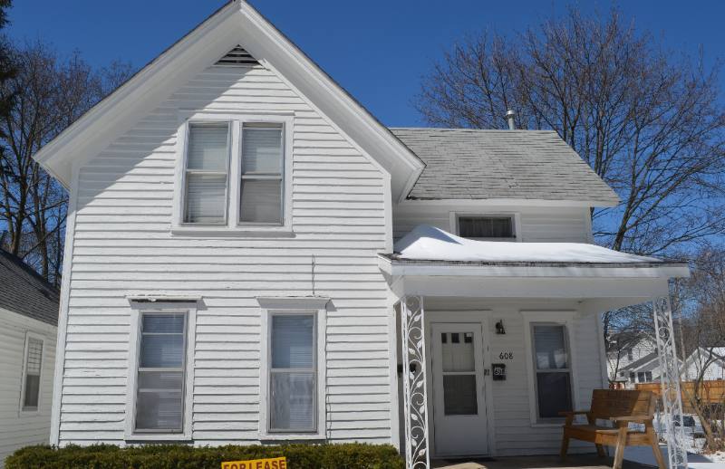 Apartment for rent at 608 S Franklin St #B, Mount Pleasant, MI 48858