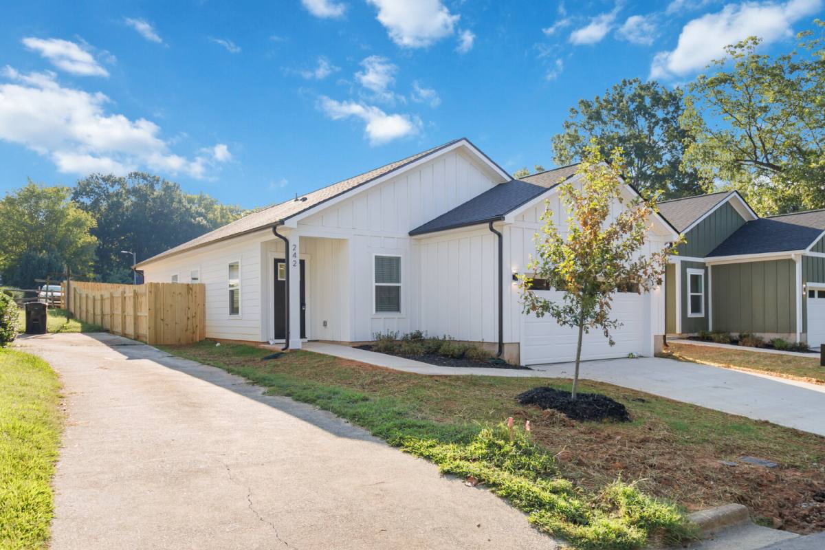 House for rent at 242 Institute Ave, Mooresville, NC 28115