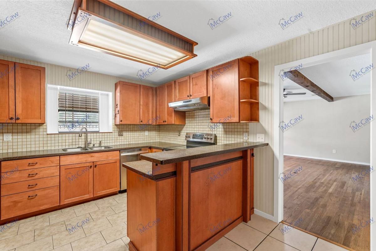 House for rent at 606 Oak Ridge Dr, Red Oak, TX 75154