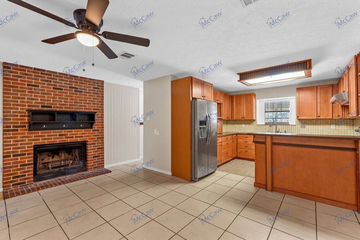 House for rent at 606 Oak Ridge Dr, Red Oak, TX 75154
