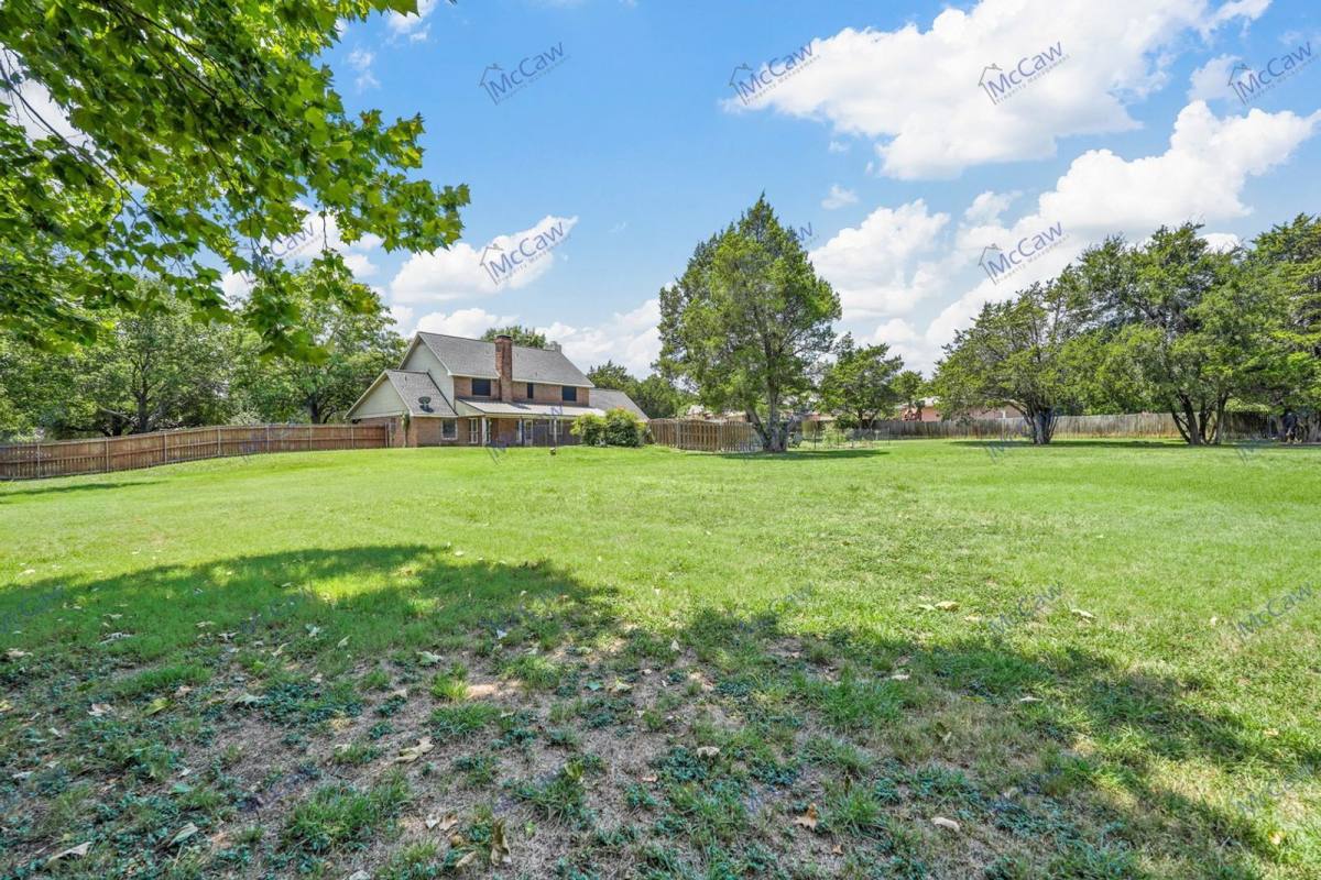 House for rent at 606 Oak Ridge Dr, Red Oak, TX 75154