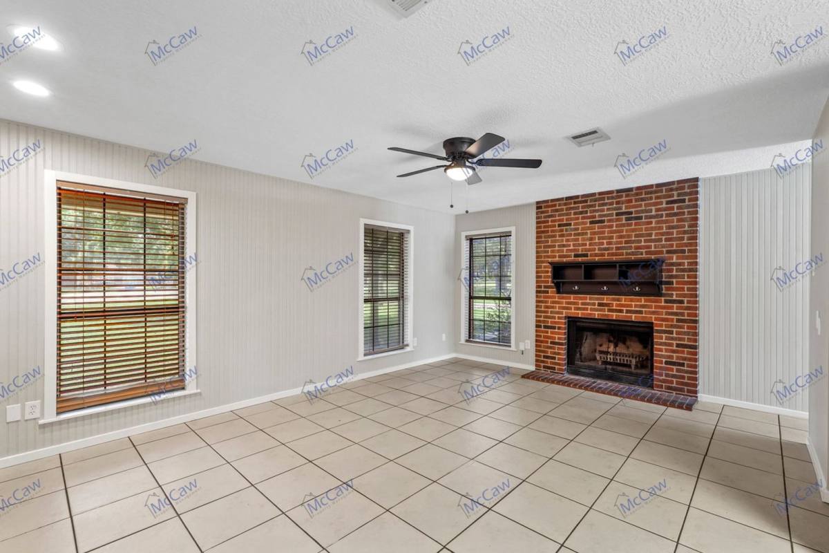 House for rent at 606 Oak Ridge Dr, Red Oak, TX 75154