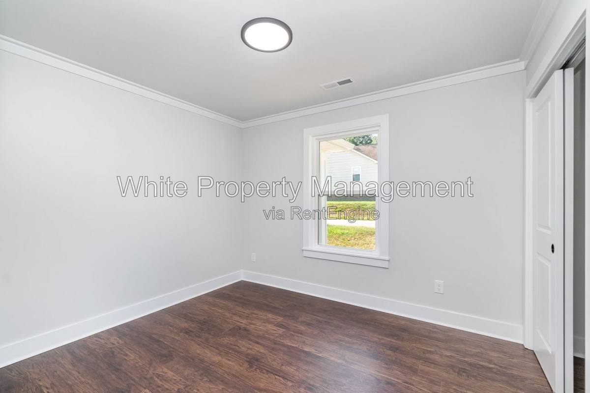 House for rent at 400 W 9th St, Kannapolis, NC 28081