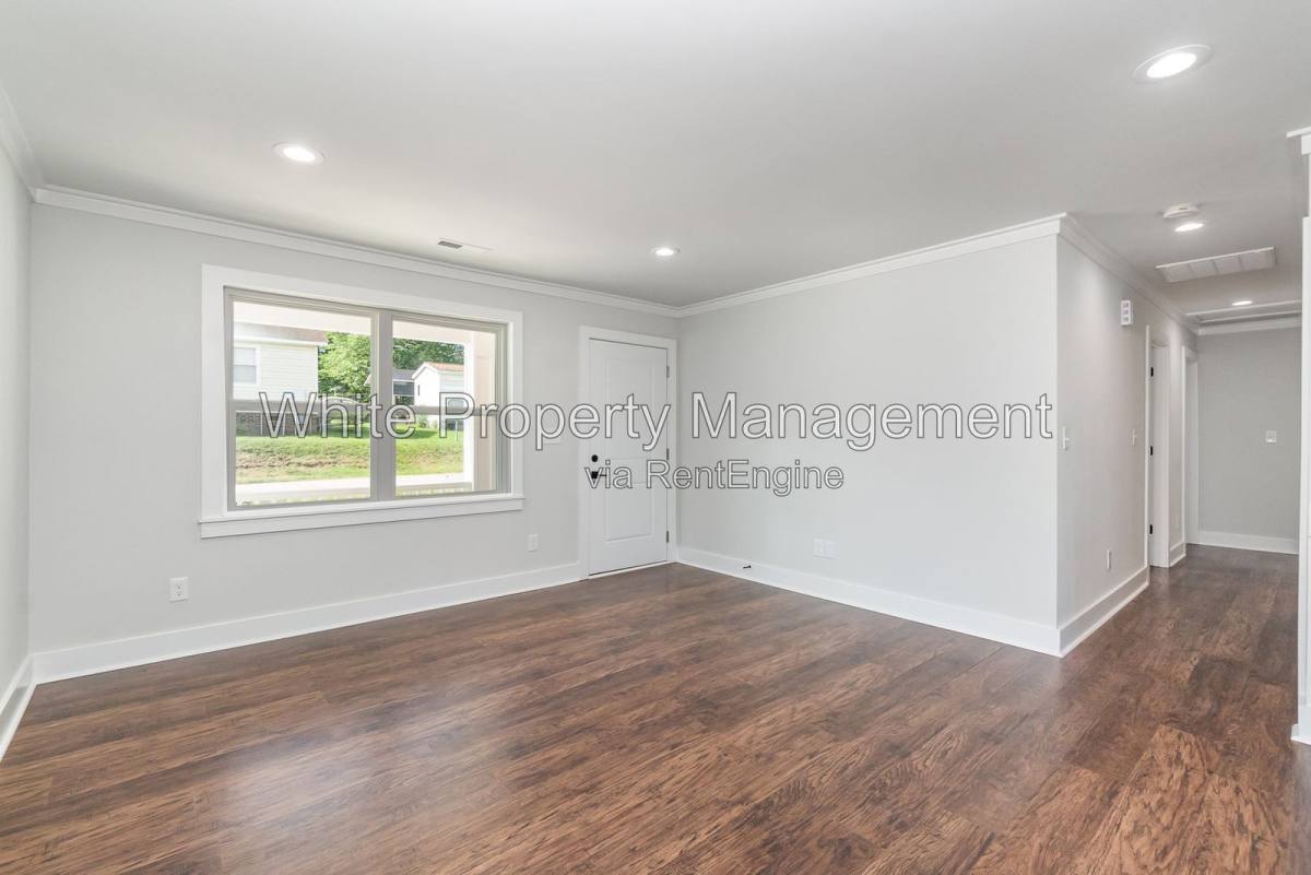 House for rent at 400 W 9th St, Kannapolis, NC 28081