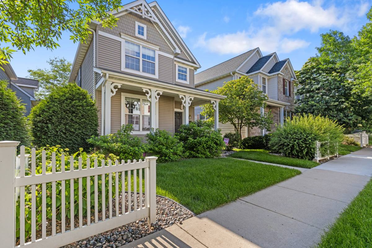 Townhouse for rent at 15734 Porchlight Lane, Eden Prairie, MN 55347