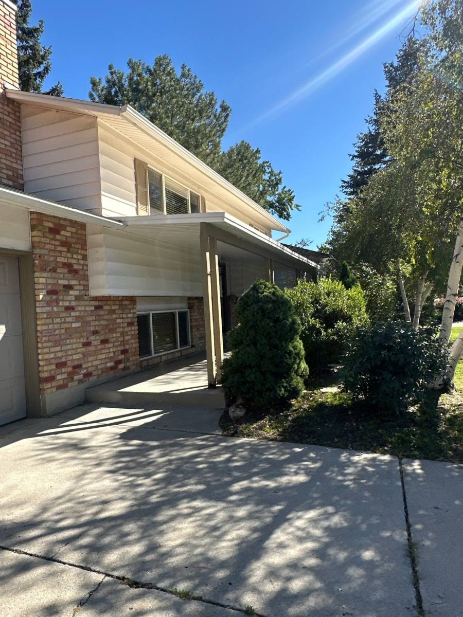 House for rent at 9523 Raintree Dr, Sandy, UT 84092