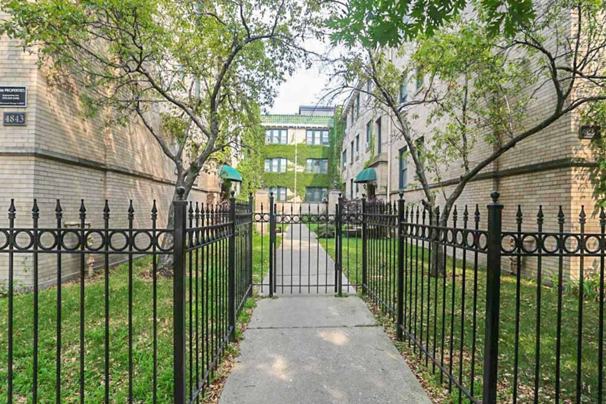 Apartment for rent at 4837 N Wolcott Ave, Chicago, IL 60640