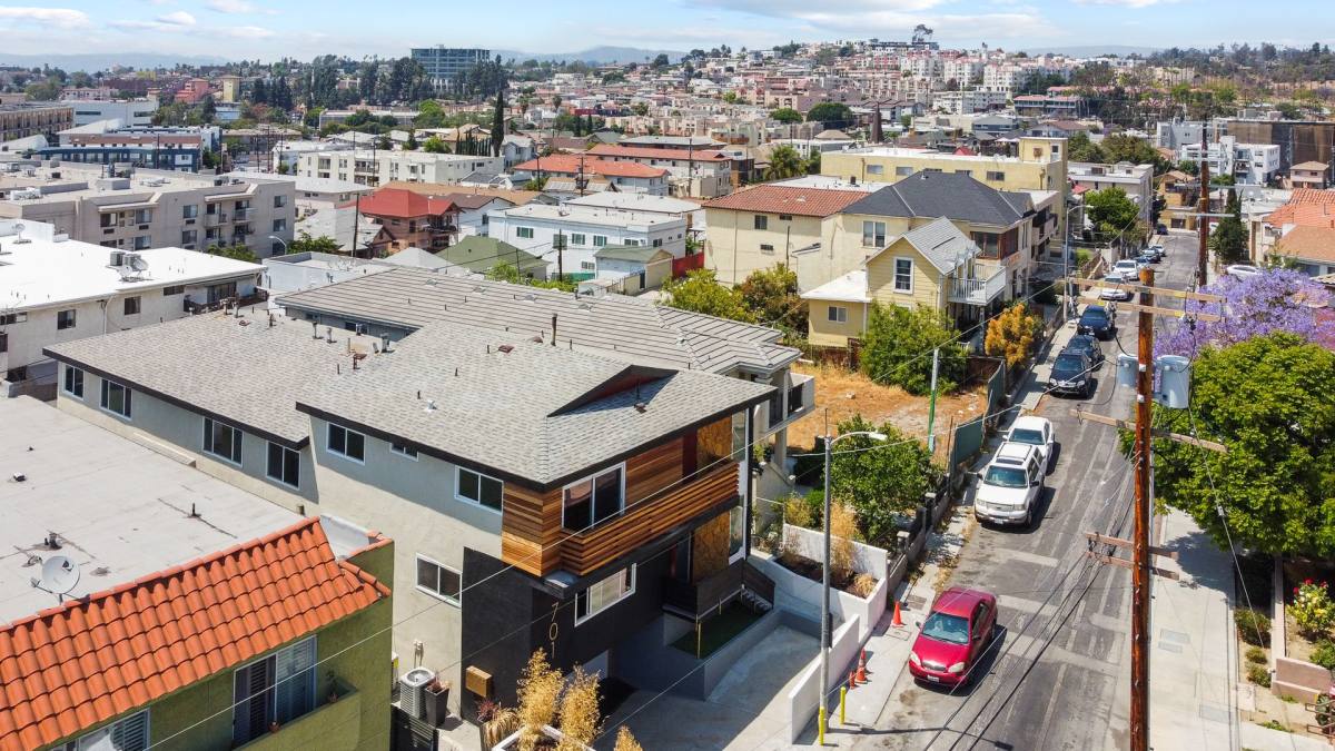 Apartment for rent at 701 N Hill Place, Los Angeles, CA 90012