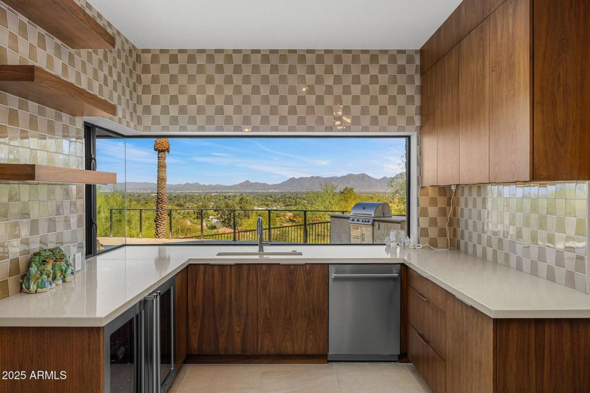 House for rent at 6331 E Hummingbird Lane, Paradise Valley, AZ 85253