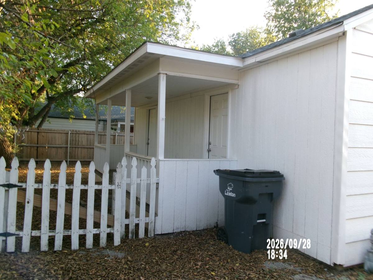 House for rent at 1413 1/2 Ave Columbia, Lawton, OK 73505