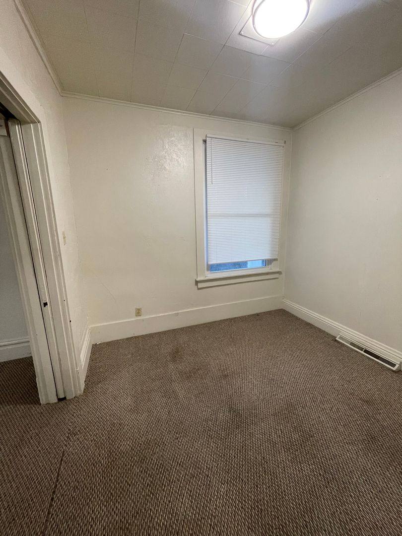 Apartment for rent at 914 Lawrence St, Monongahela, PA 15063