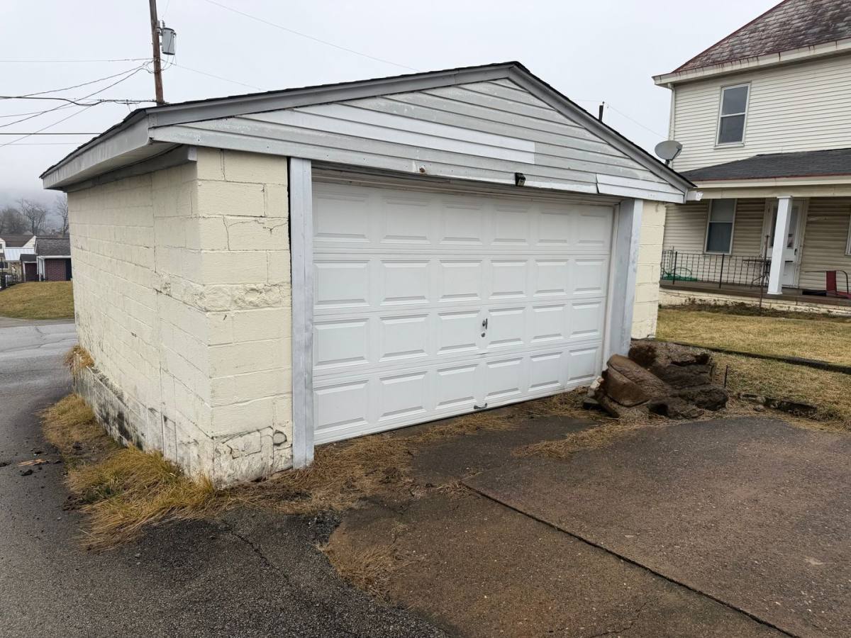 Apartment for rent at 914 Lawrence St, Monongahela, PA 15063