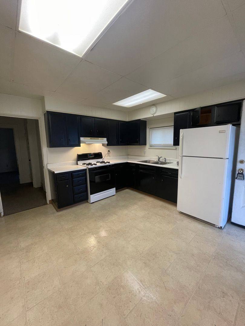 Apartment for rent at 914 Lawrence St, Monongahela, PA 15063