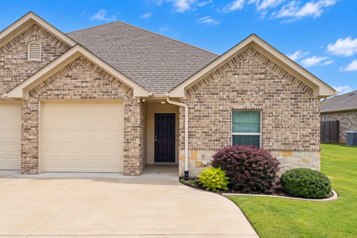 Townhouse for rent at 3921 Mobley Circle, Tyler, TX 75707