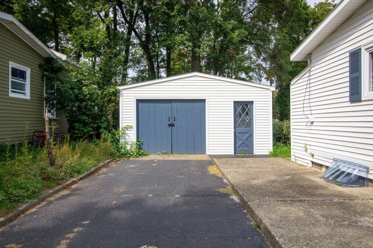 House for rent at 57 Sherwood Dr, Latham, NY 12110