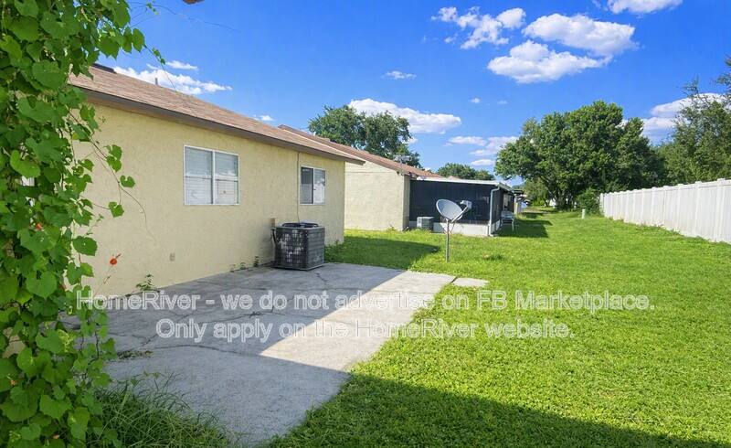 Apartment for rent at 629 E Rosewood Lane, Tavares, FL 32778