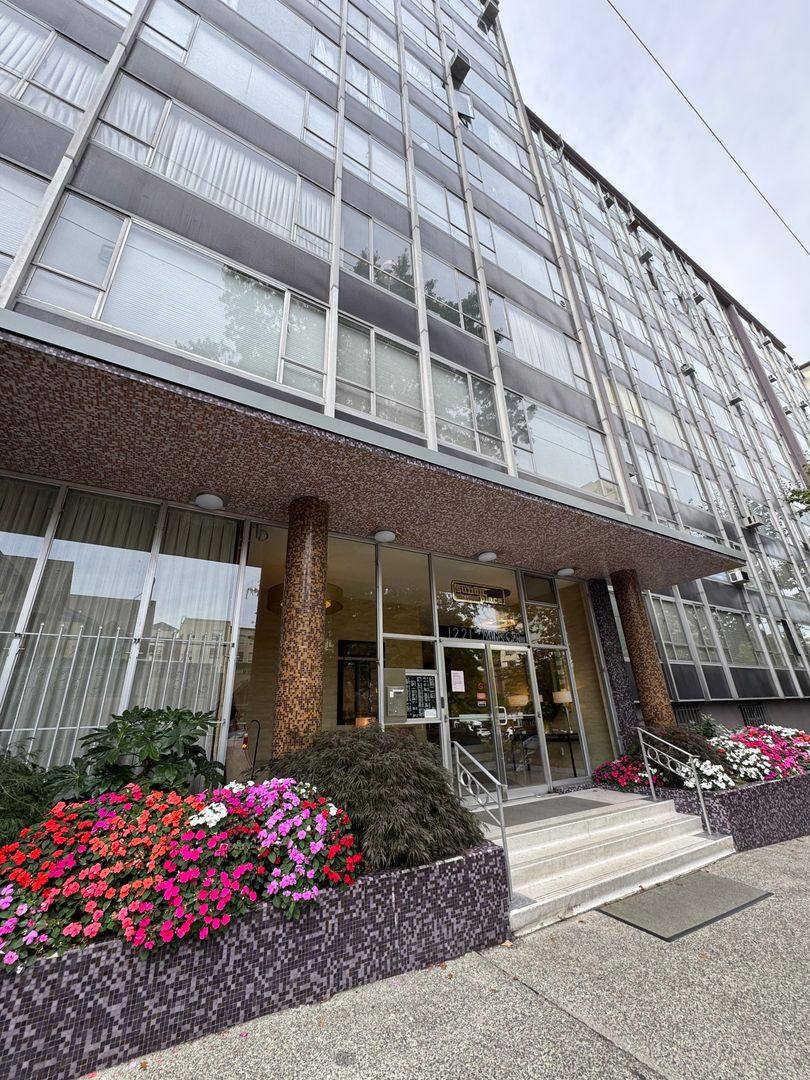 Condo for rent at 1221 Minor Ave #707, Seattle, WA 98101