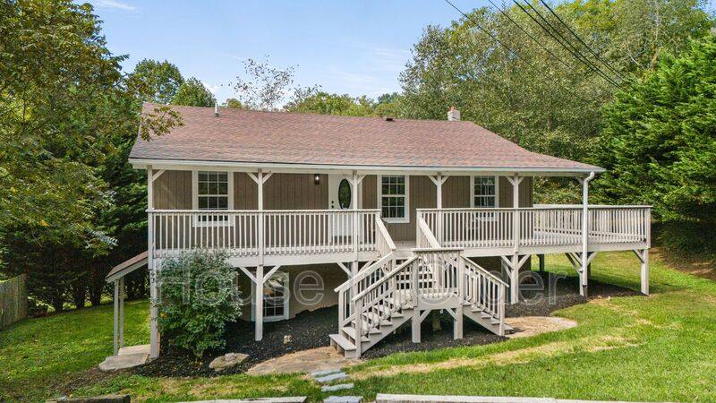 House for rent at 38 Acorn Lane #100, Fletcher, NC 28732