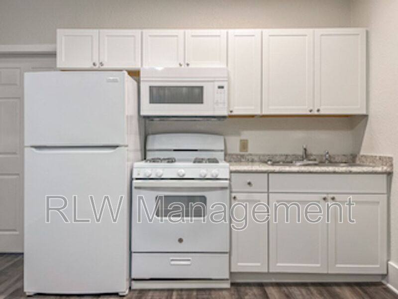 Apartment for rent at 11 N Central Ave #303, Umatilla, FL 32784