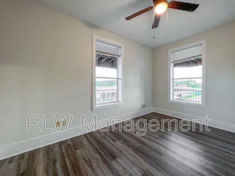 Apartment for rent at 11 N Central Ave #303, Umatilla, FL 32784