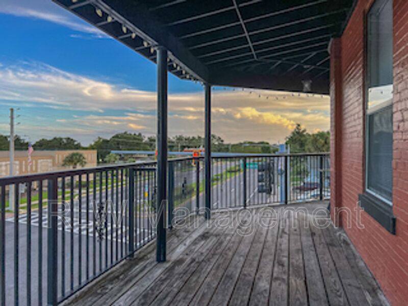 Apartment for rent at 11 N Central Ave #303, Umatilla, FL 32784