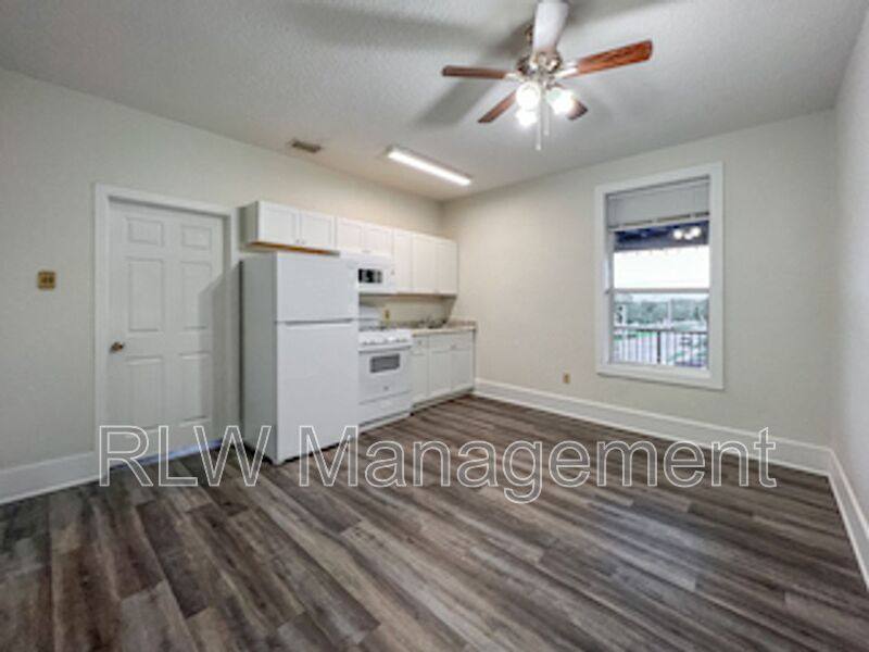 Apartment for rent at 11 N Central Ave #303, Umatilla, FL 32784