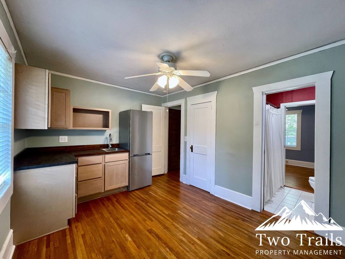 House for rent at 1614 Ridgewood Blvd, Hendersonville, NC 28791