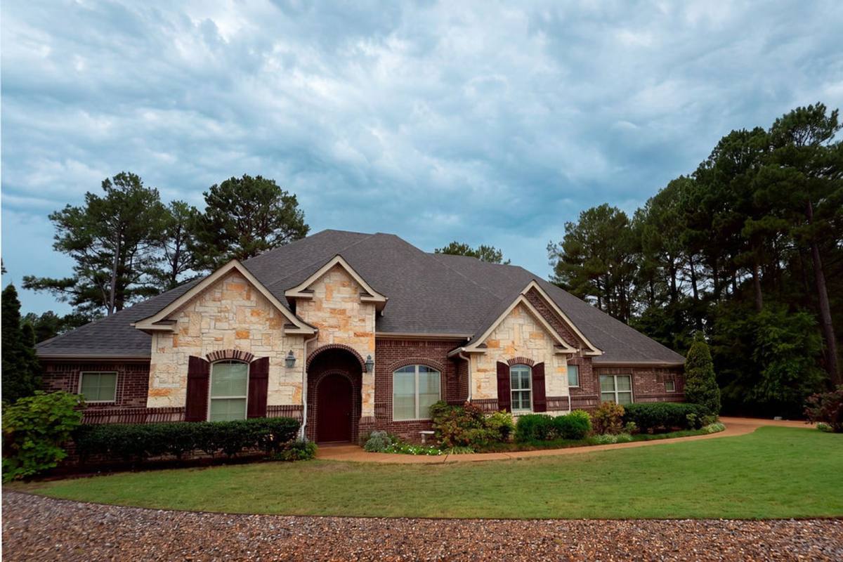 House for rent at 26 Manzanares Dr, Hot Springs Village, AR 71909