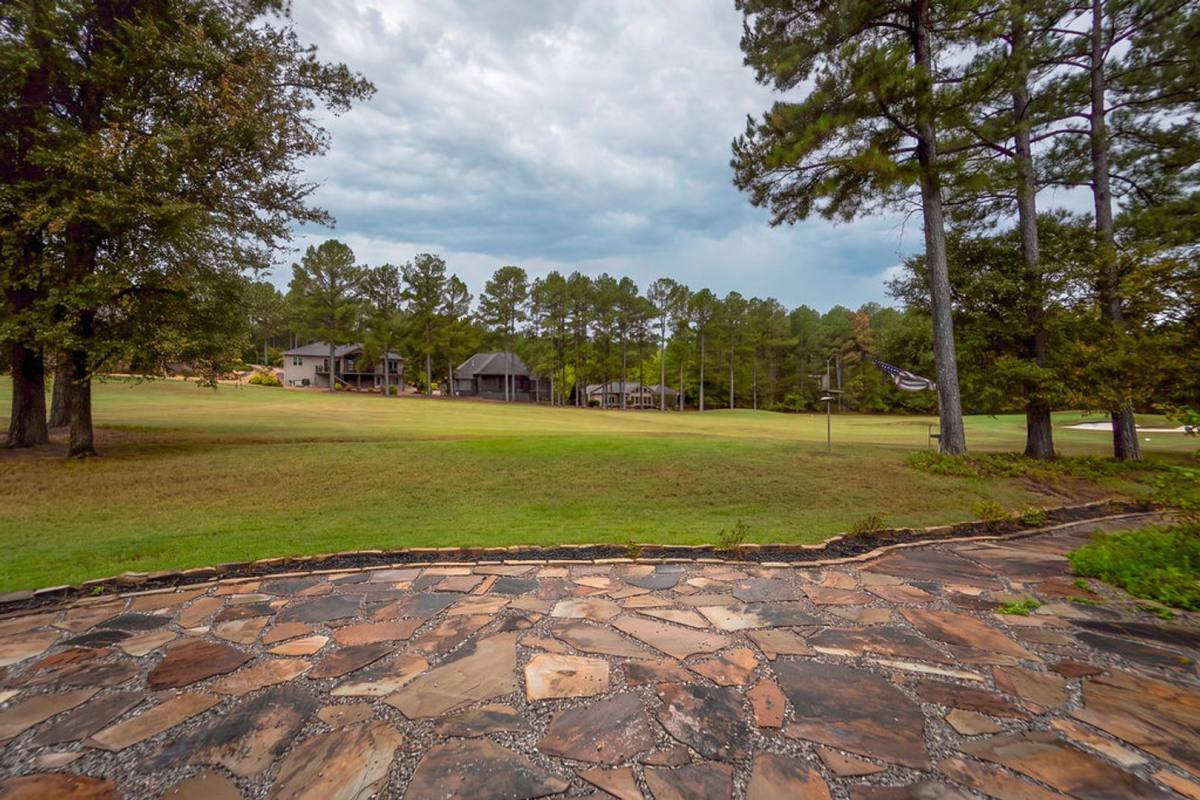 House for rent at 26 Manzanares Dr, Hot Springs Village, AR 71909
