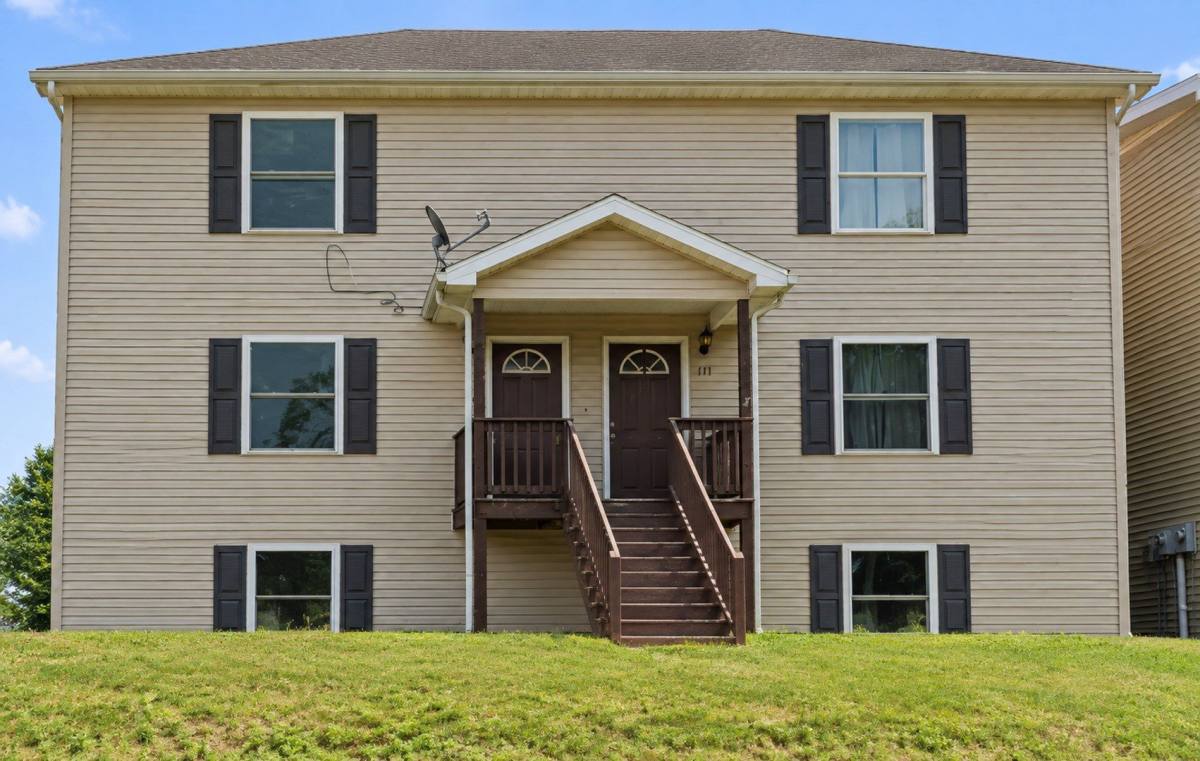 Townhouse for rent at 129-135 S Main St, Watsontown, PA 17777