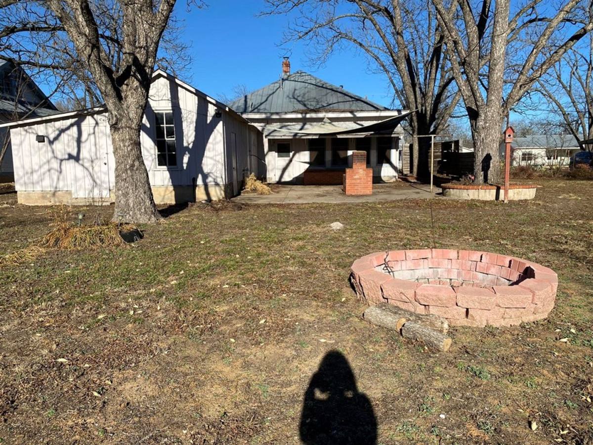 House for rent at 209 W Hackberry, Fredericksburg, TX 78624