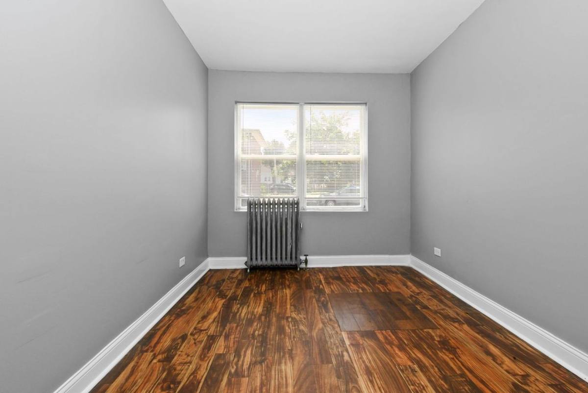 Apartment for rent at 102-108 Memorial Dr, Calumet City, IL 60409