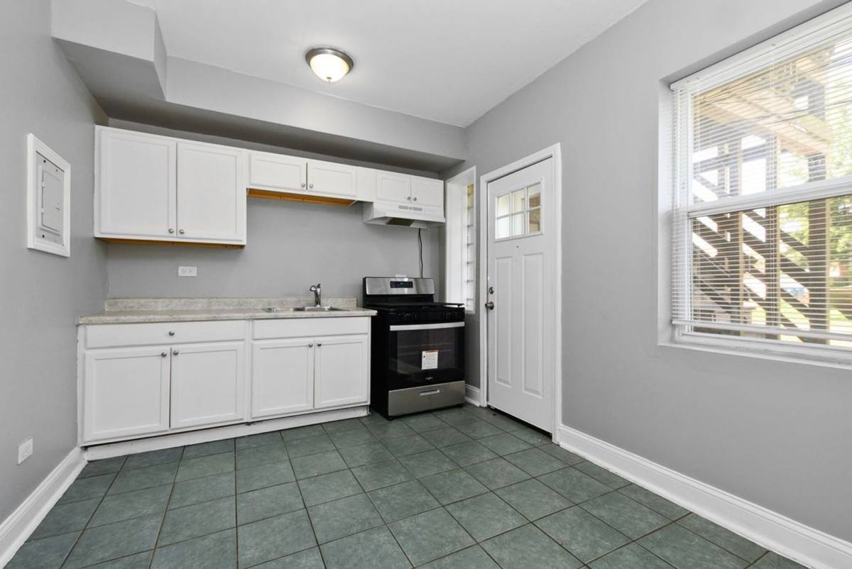 Apartment for rent at 102-108 Memorial Dr, Calumet City, IL 60409