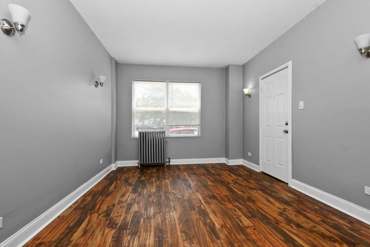 Apartment for rent at 102-108 Memorial Dr, Calumet City, IL 60409