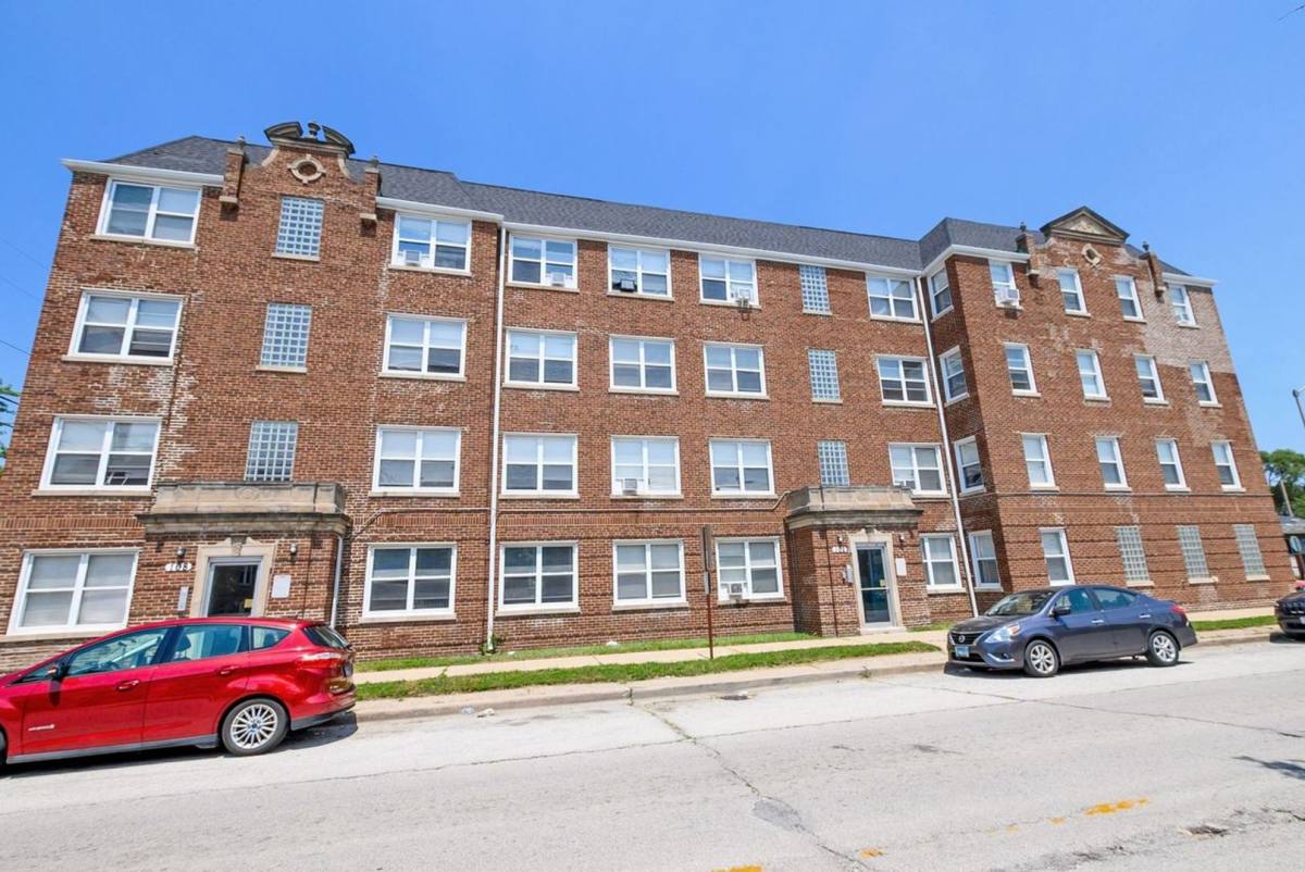 Apartment for rent at 102-108 Memorial Dr, Calumet City, IL 60409