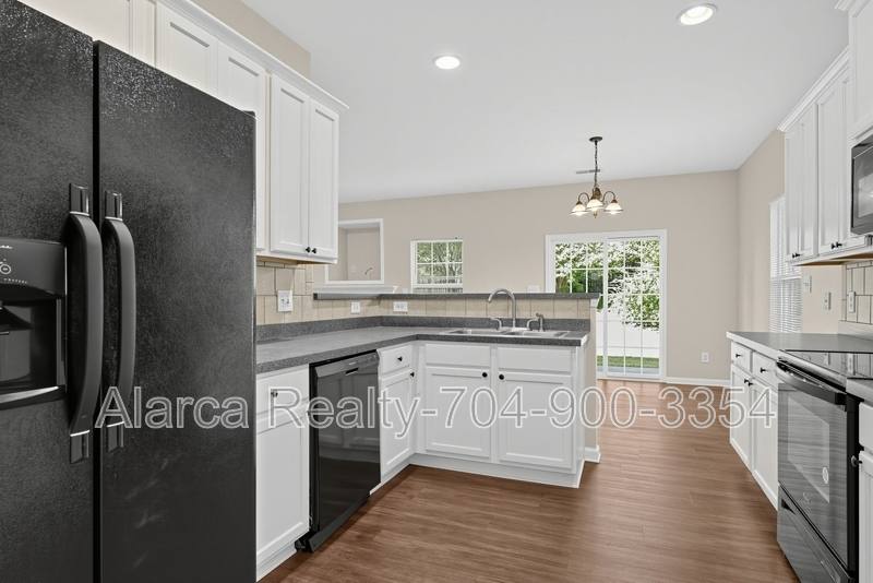 House for rent at 9926 Barrands Lane, Charlotte, NC 28278