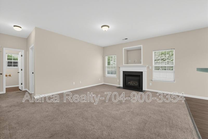 House for rent at 9926 Barrands Lane, Charlotte, NC 28278