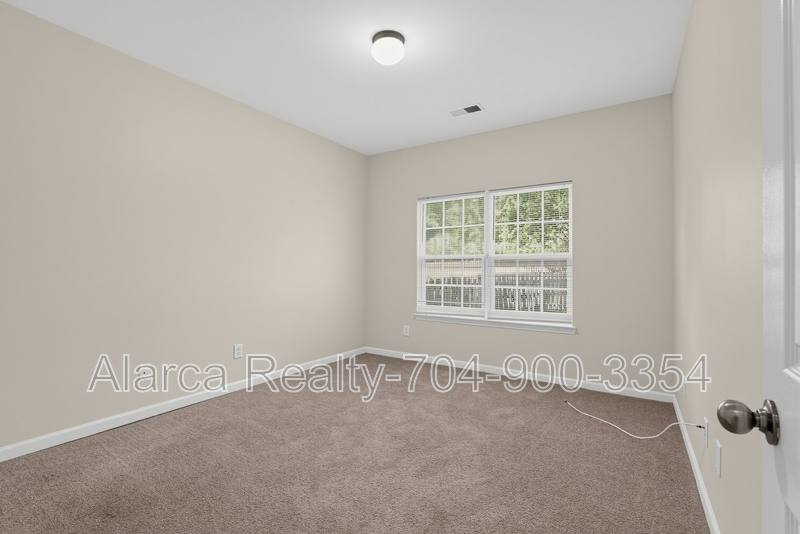 House for rent at 9926 Barrands Lane, Charlotte, NC 28278