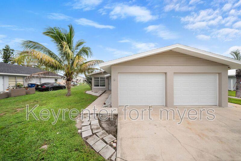 Apartment for rent at 11370 Summerwinds Court, Fort Myers, FL 33908