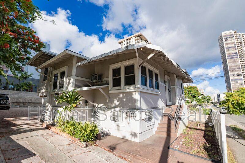 House for rent at 908 Kinau St, Honolulu, HI 96814