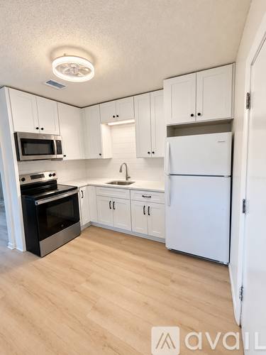 Apartment for rent at 210 Fourth St SE #B, Fort Walton Beach, FL 32548