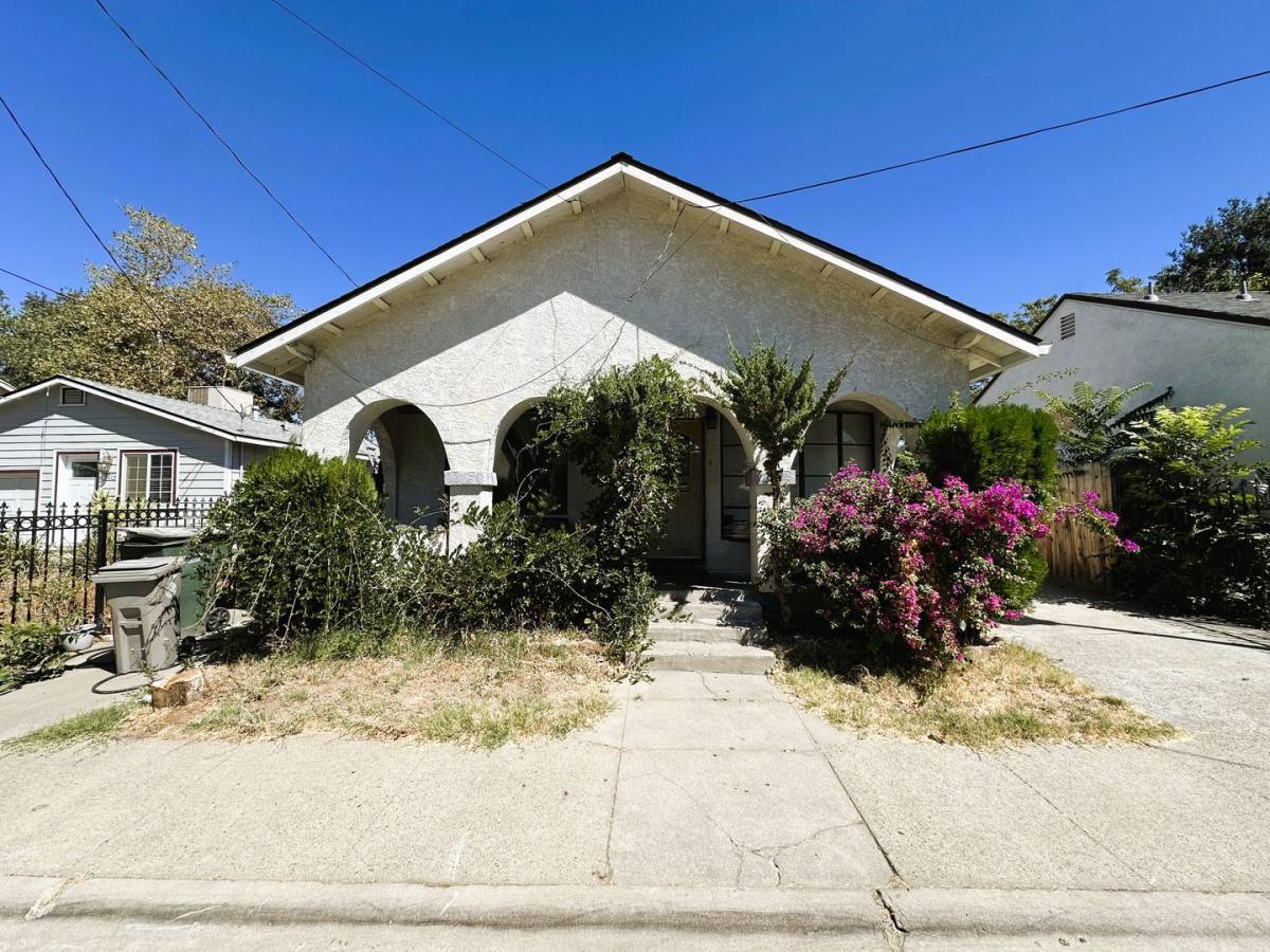 House for rent at 3221 44th St, Sacramento, CA 95817
