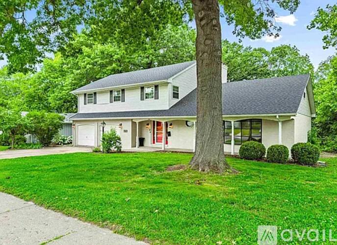House for rent at 5311 N Woodview Ave, Peoria, IL 61614