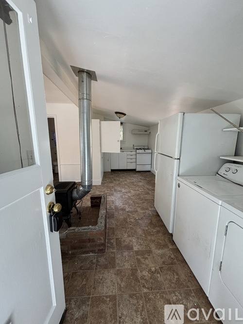 House for rent at 396 Foots Creek Rd, Gold Hill, OR 97525
