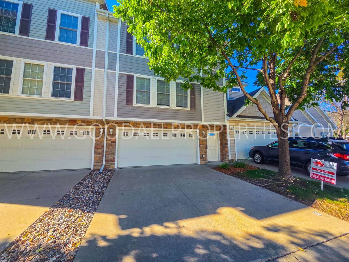 Townhouse for rent at 4306 152nd Place, Urbandale, IA 50323