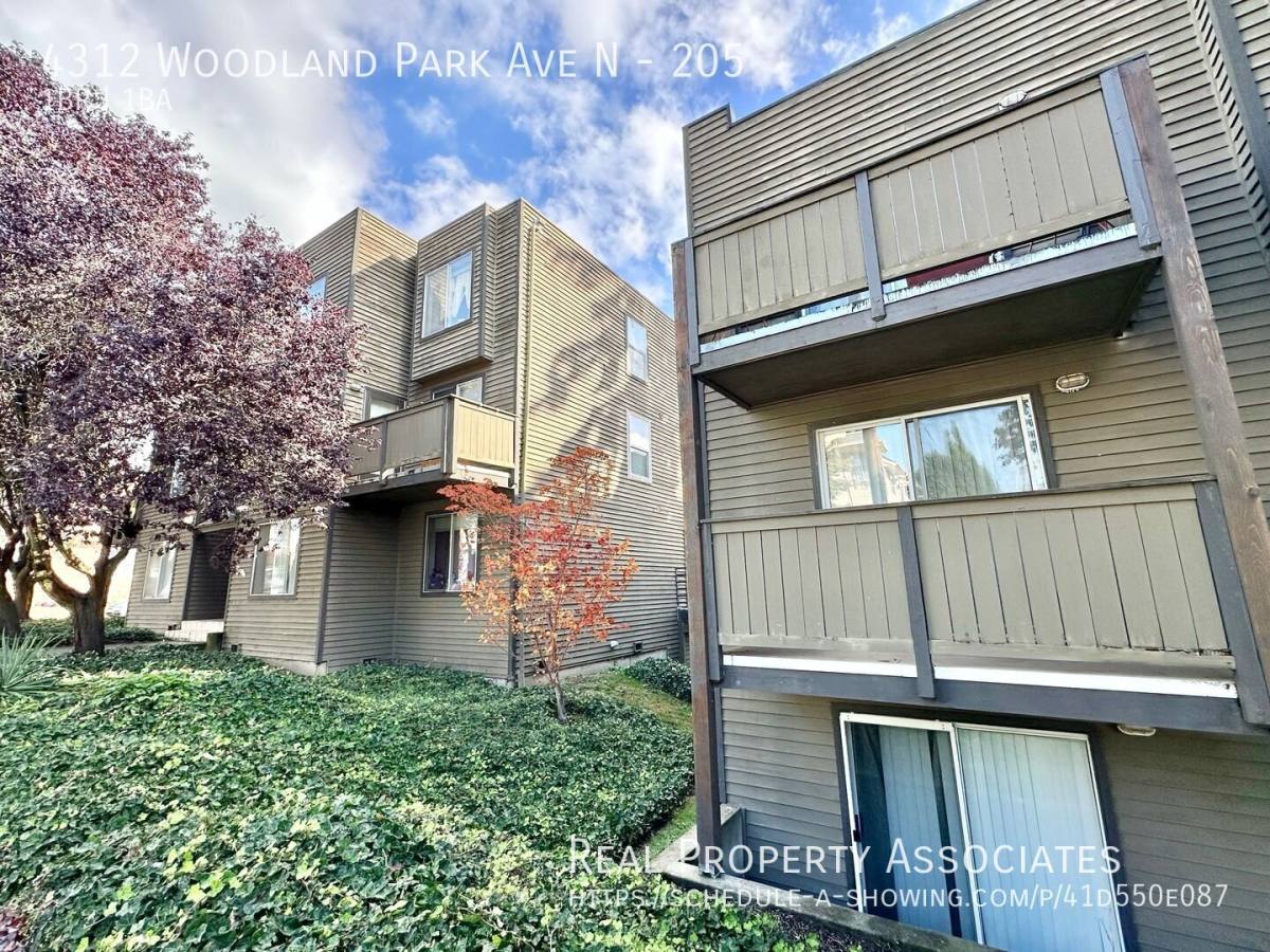 Apartment for rent at 4312 Woodland Park Ave N #205, Seattle, WA 98103