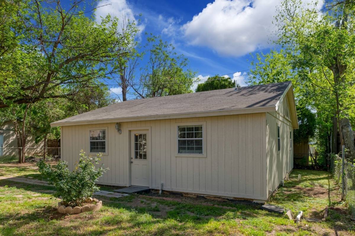 Apartment for rent at 4413 Vermont Ave #B, Fort Worth, TX 76115