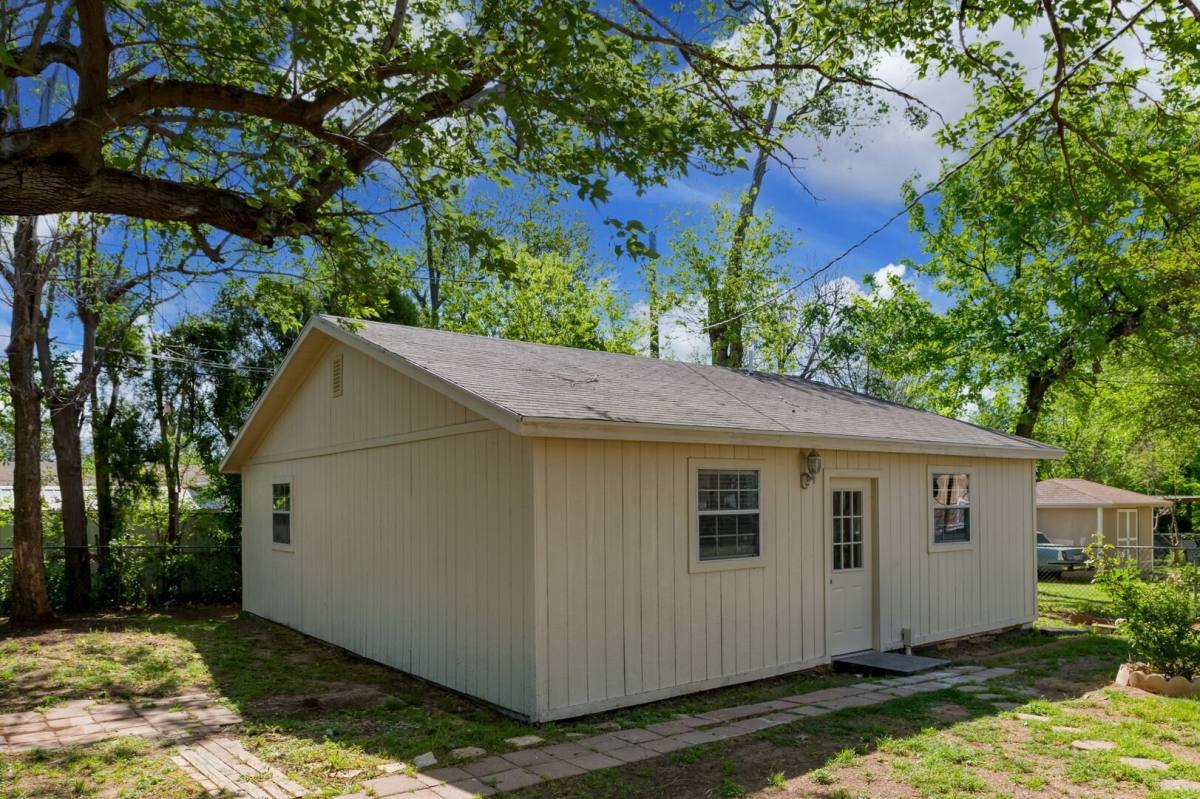 Apartment for rent at 4413 Vermont Ave #B, Fort Worth, TX 76115