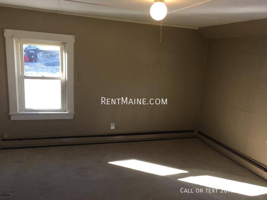 Apartment for rent at 10 Dartmouth St, Old Town, ME 04468