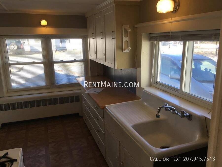 Apartment for rent at 10 Dartmouth St, Old Town, ME 04468